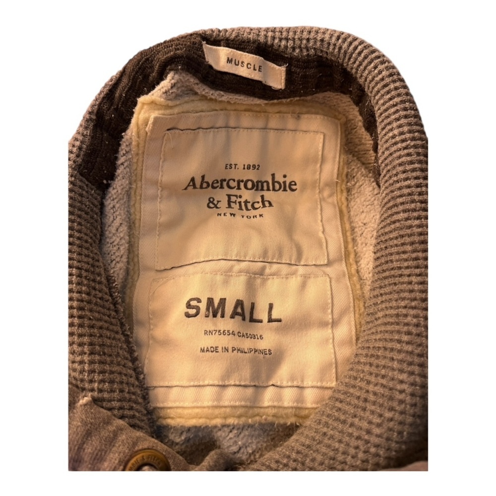 Thick purposefully distressed heavy gray Abercrombie Muscle Hoodie - Picture 3 of 3